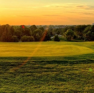 A range of award winning golf courses await you just minutes from your door, starting with the Napanee Golf & Country Club less than a 5 minute drive away.
